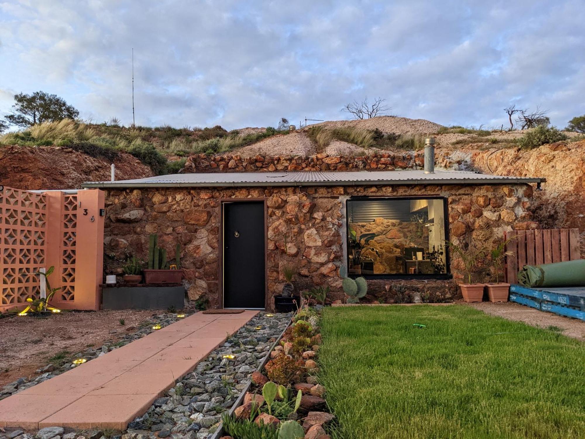 White Cliffs Accommodation -Daybreak Dugout - Unique Cave House Esterno foto